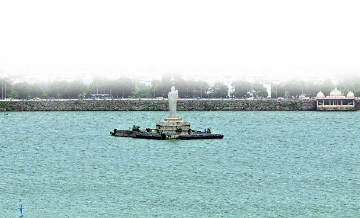 Woman attempts suicide, jumps into Hussain Sagar lake; rescued